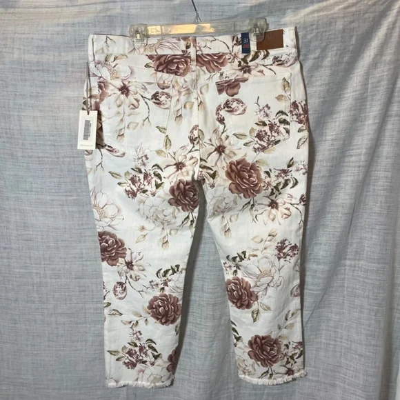 JOHNNY WAS Rose Print Cropped Boyfriend Jean. Boho. Frayed Hem. New with tags - Picture 2 of 5